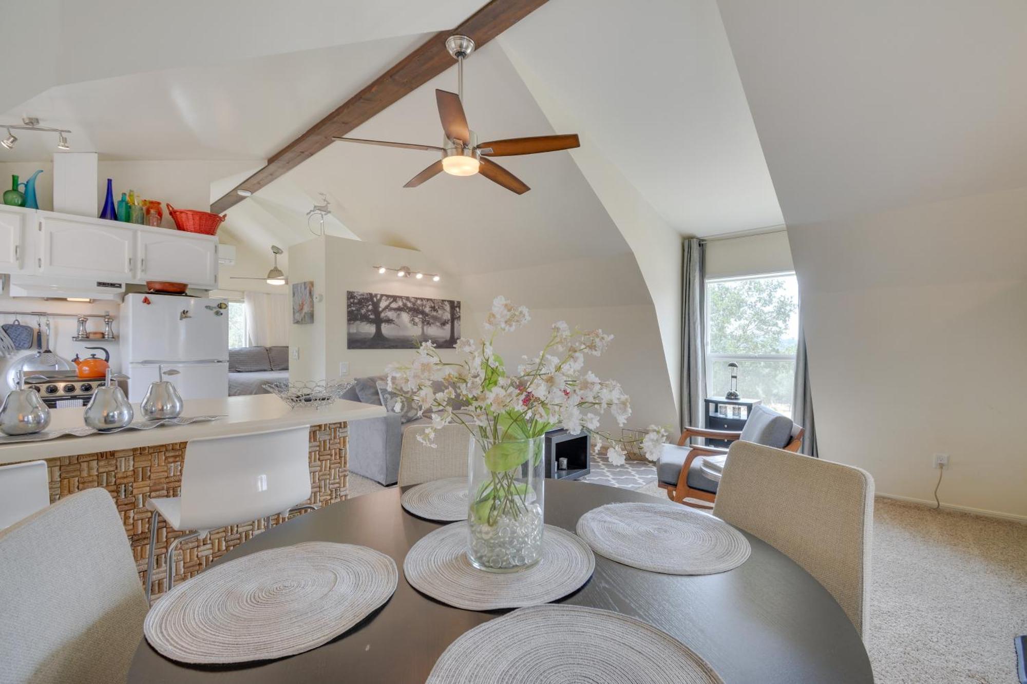Hébergement de vacances Furnished Patio And Sierra Mtn Views *