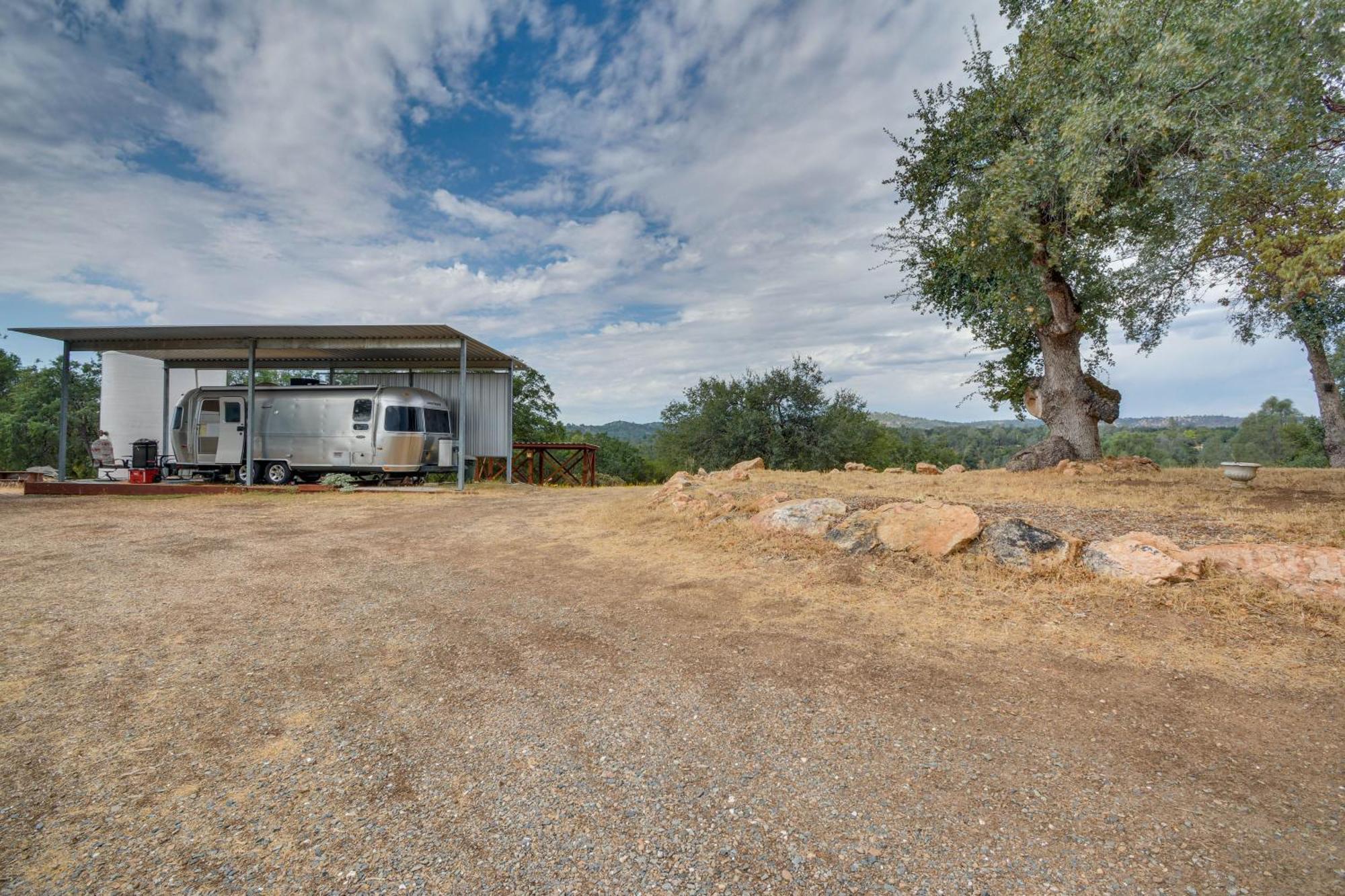 Furnished Patio And Sierra Mtn Views Hébergement de vacances *